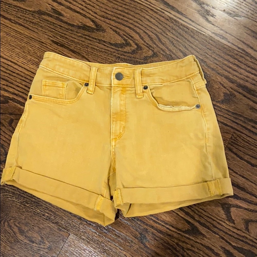 Mustard yellow jean shorts!